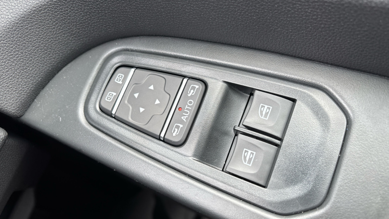 Nissan Primastar 30 L2 Diesel 2.0 dCi 150ps H1 Tekna Van